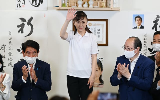 参議院選挙、自民の生稲晃子氏が東京選挙区で初当選: 日本経済新聞