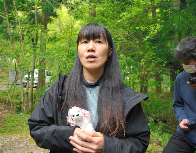 娘は必ず戻ってくる」 山梨・道志の山中、涙ぬぐう母：朝日新聞デジタル