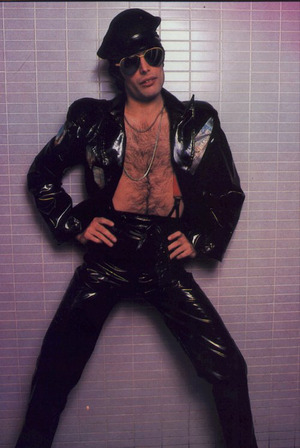 フレディ・マーキュリー七変化・中編: 勇気凛々