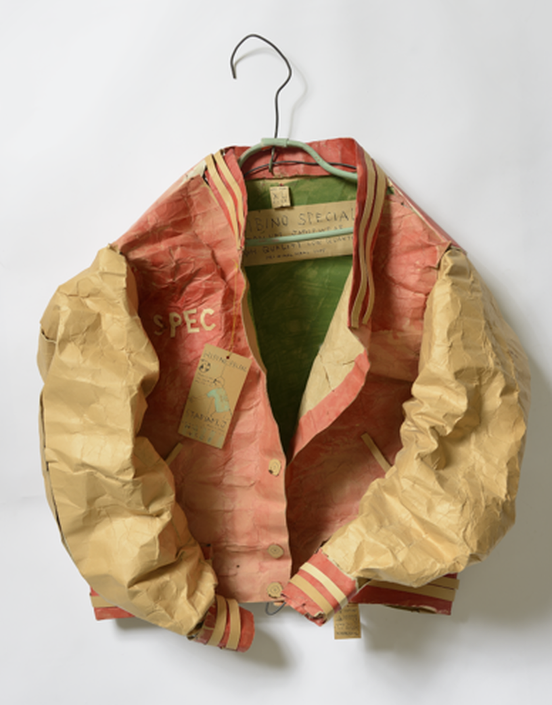 アーティスト日比野克彦氏が段ボールやアクリル絵の具で服を公開制作するイベント開催 | Holiday [ホリデー]