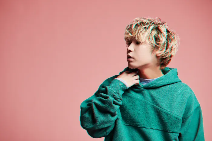 秋山黄色、アルバム『FIZZY POP SYNDROME』リリース！「部屋はめちゃくちゃ散らかってるんですけど(笑)、曲は死ぬほどＡ型なんです」 | WEBザテレビジョン