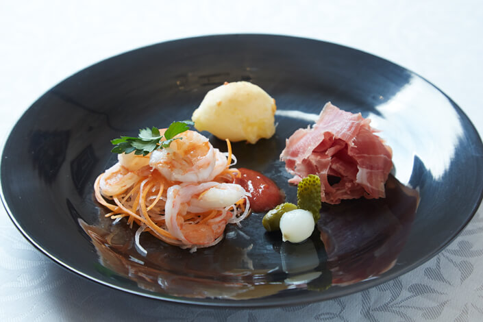 【画像】トライストーン関係者や田中圭が麻雀をしたロイの場所や内装は？｜TrendWatch