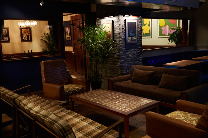 【画像】トライストーン関係者や田中圭が麻雀をしたロイの場所や内装は？｜TrendWatch