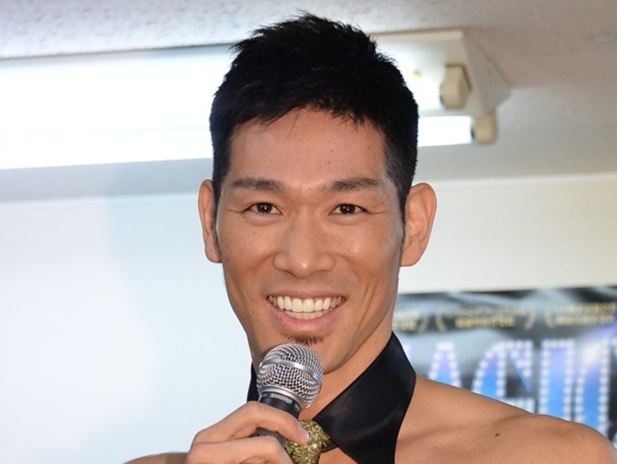 レイザーラモンHG、スーツ姿で父の顔 妻・住谷杏奈と長男の卒業式に出席 ／2021年3月24日 - エンタメ - ニュース - クランクイン！