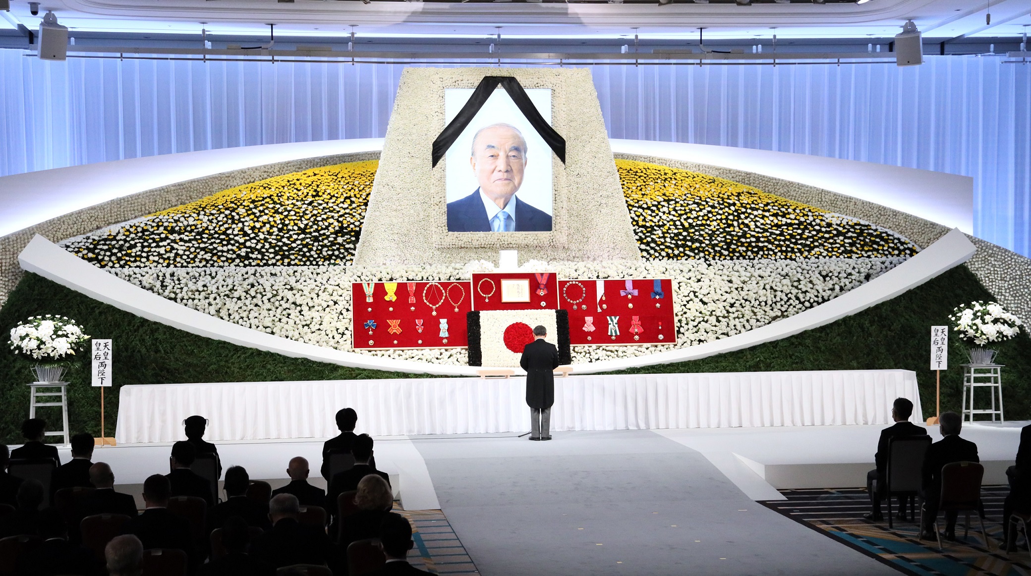 令和2年10月17日 「故中曽根康弘」内閣・自由民主党合同葬儀 | 令和2年 | 総理の一日 | ニュース | 首相官邸ホームページ