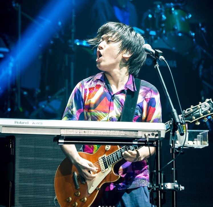 妻が相手宅に押しかけ警察も出動」RADWIMPSギター桑原彰（36）が妻子を置いて20代元モデルと“お泊り不倫”《直撃に本人は「ほぼ事実です」》――2021年BEST5 | 文春オンライン