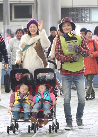 画像・写真 | 蒼井優、JRA新CMで妊婦姿を披露！“子沢山ママ”演じて笑顔満開 1枚目 | ORICON NEWS