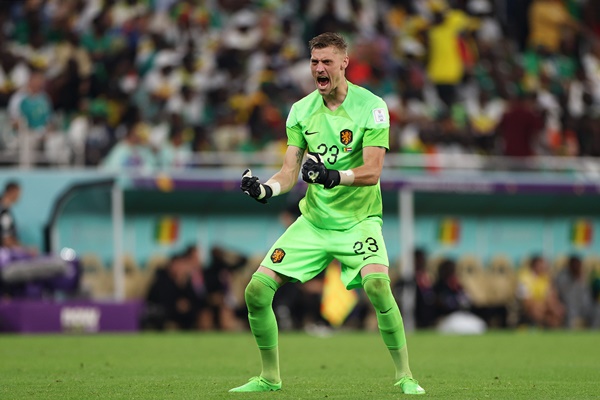 好守でチームを救ったGKノペルト、味方の先制ゴールに喜びを爆発 フォト - カタールW杯（サッカーワールドカップ2022）｜スポーツ情報はdメニュースポーツ