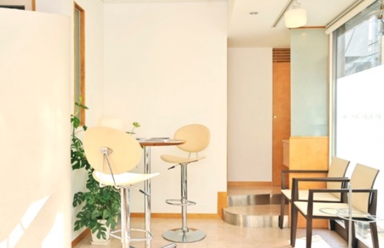 シマデンタルクリニック院長｜島弘光氏の顔画像！日大主席卒で年収は？