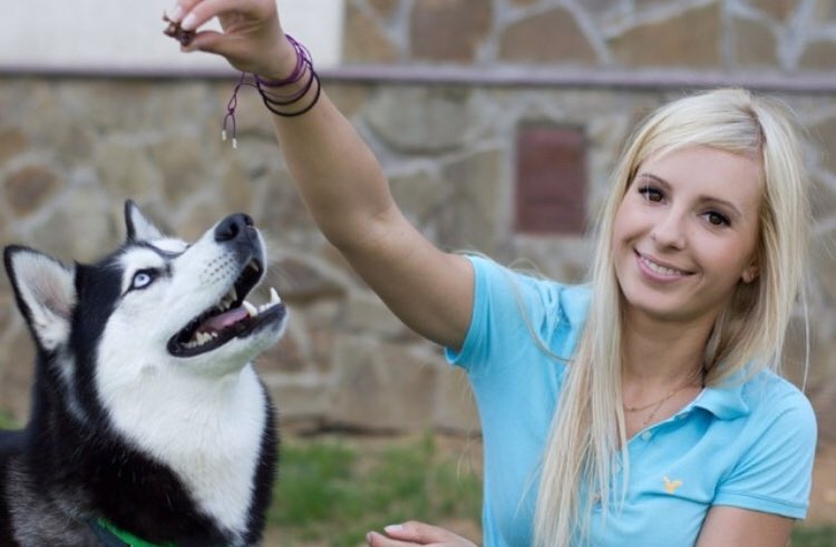 カーリング女子ROCチームのガリーナ・アルセンキナ選手が美人と話題「ロシアのメガネ先輩が美しい」#カーリング #北京オリンピック | まとめ部