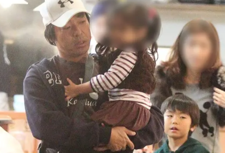 香川照之は嫁・知子と離婚し現在独身！現在の彼女である銀座ホステス美人との再婚の可能性に迫る | クロの生活日記